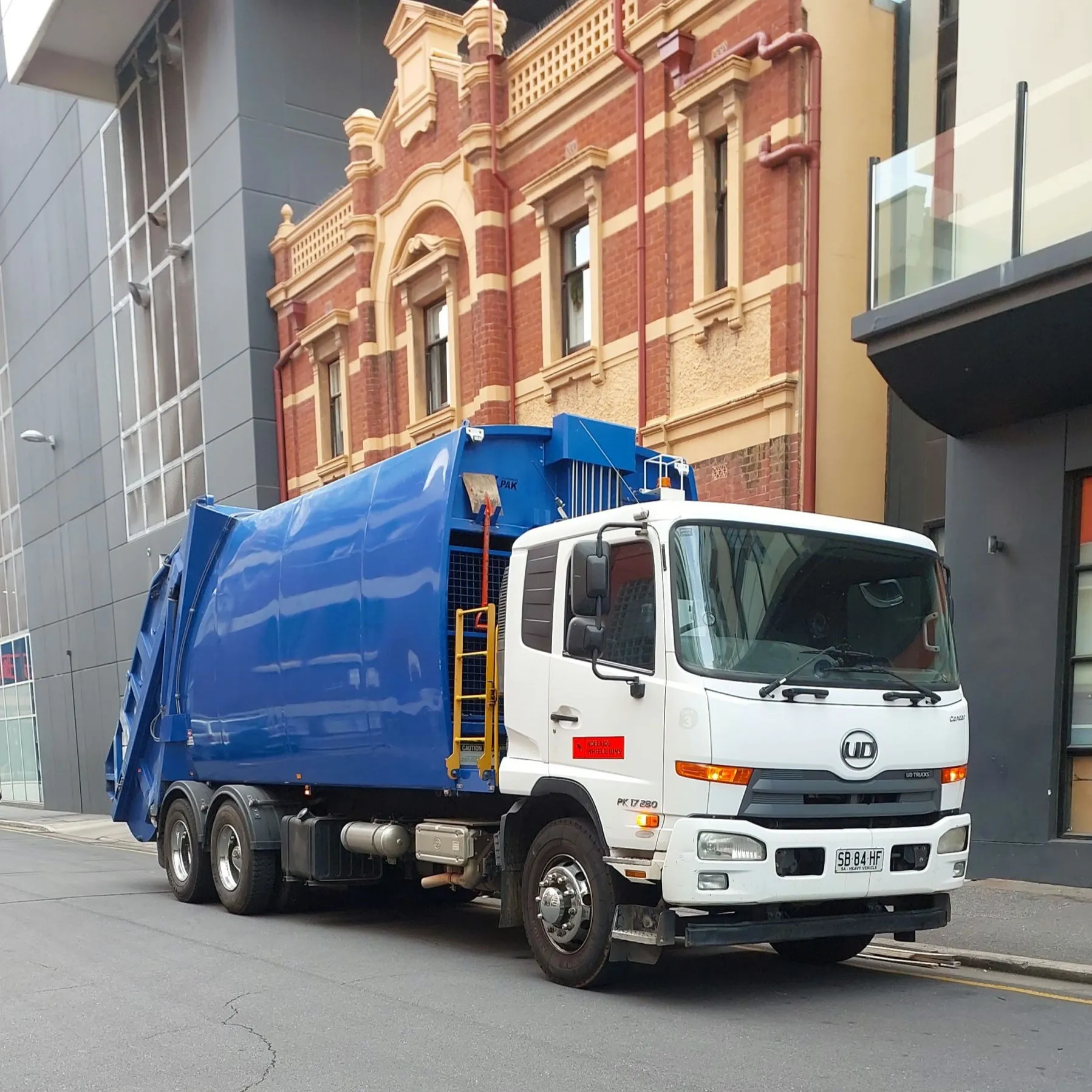 660L rubbish bin for Adelaide properties